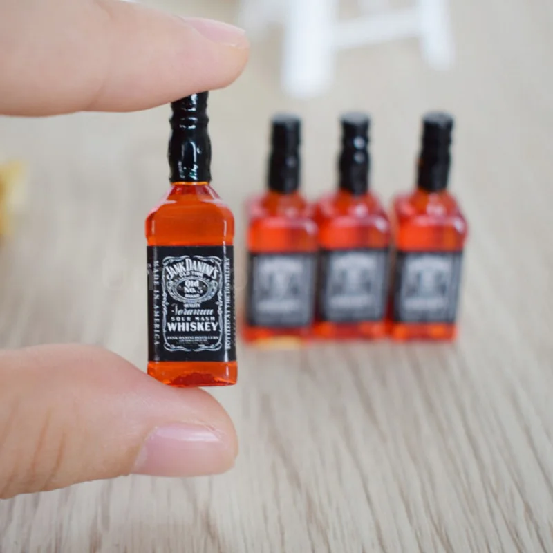 

4PCS 1/6 Scale Dollhouse Miniature Wine Bottle Simulation Whisky Drinks Model Pretend Play Mini Doll Food Toy