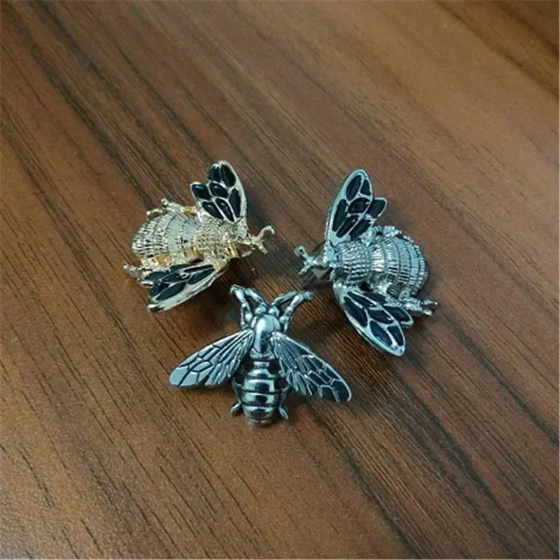 

Retro Little Bees Badges Fashion Enamel Pin Brooch Jewelry for T Shirt Suit Collar Coat Hat Shoes Pins Trendy Backpack Accessory
