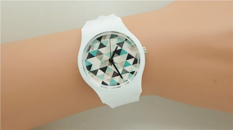 

Top selling women man casual The small triangle watch dial wristwatches with japan movement high quality waterproof