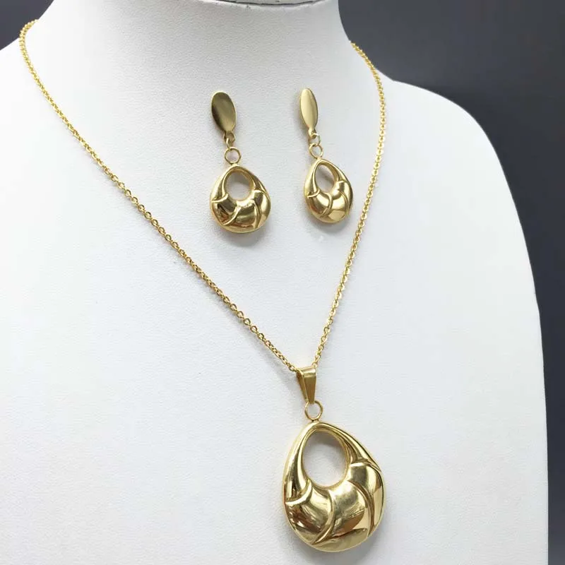 Fashion Jewelry 316l Stainless Steel Girl Jewelry Set Women Pendant Earrings Set 18K gold-plated jewelry hot selling jewelry set