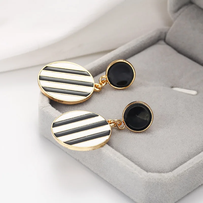 Metal Stripe Earrings Geometric Elements Leopard Summer Fashion Woman Earrings for Banquet Party Wholesale