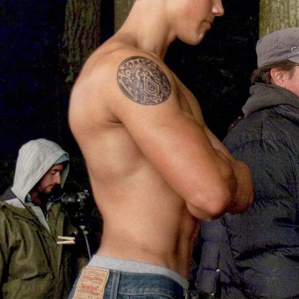 Same tattoo of Taylor Lautner in Twilight wolf man arm temporary tattoo  sticker waterproof wholesale|tattoos hawks|sticker appletattoo lettering -  AliExpress