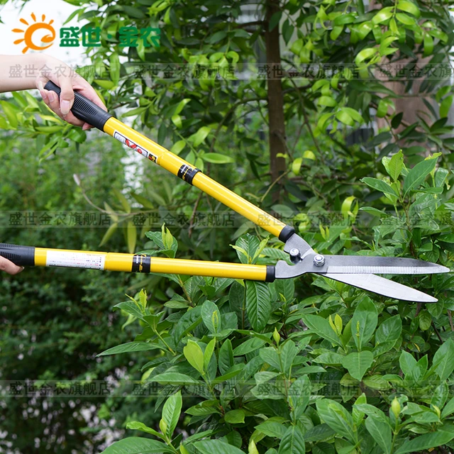 Image of Retractable grass shears