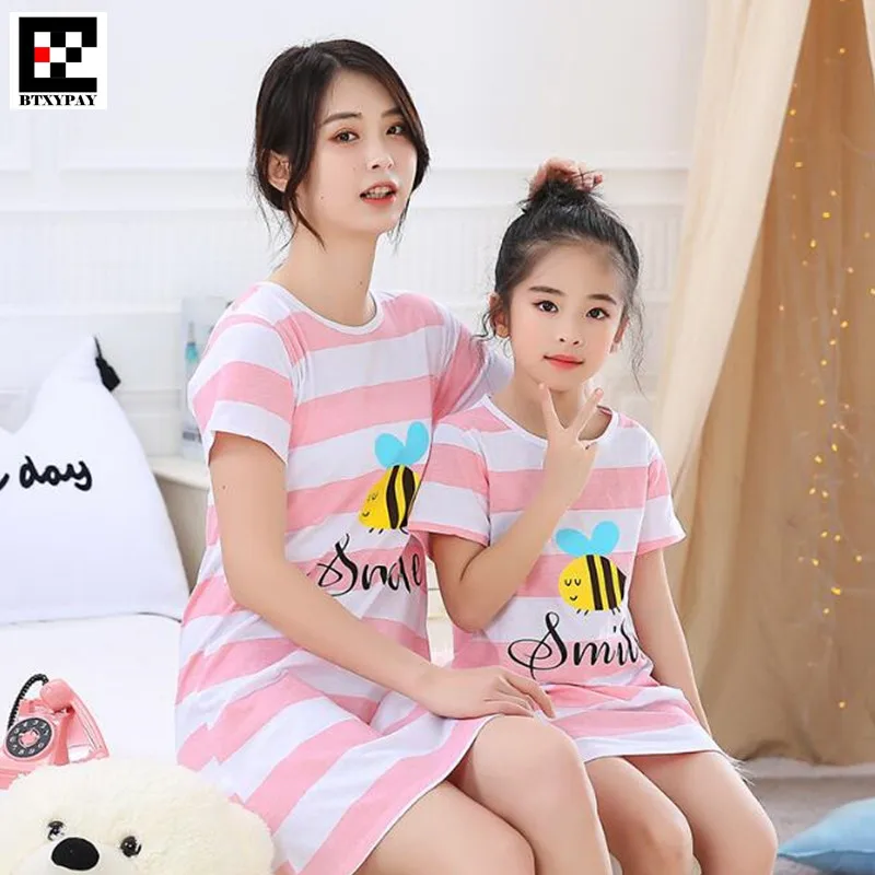 Pink Striped 100 шт., летние домашние свободные платья для мамы и дочки, одинаковые комплекты для семьи, хлопковое платье с героями мультфильмов для девочек, Женский пеньюар - Цвет: Pink Striped