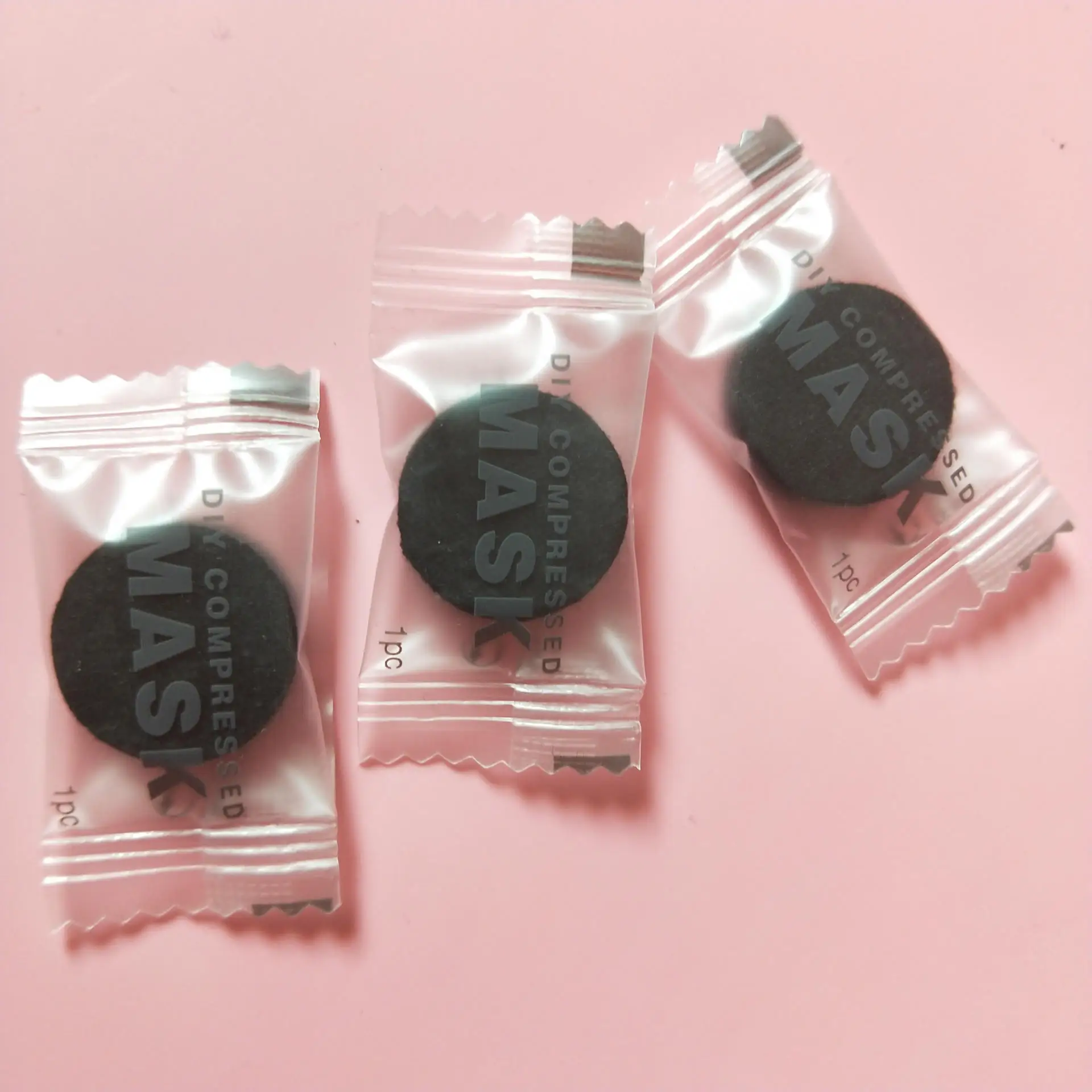 

1PCS Black Compressed Mask Disposable Facial Natural Bamboo Charcoal Black Mask Paper Skin Care Wrapped Masks DIY Beauty Makeup