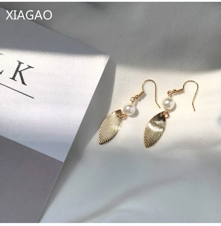 

XIAGAO Hot Sale Party Earrings for Women Ear Jewelry Gold Color Simulated Pearl Leaf Long Drop Earring Hanging Brinco CNE034
