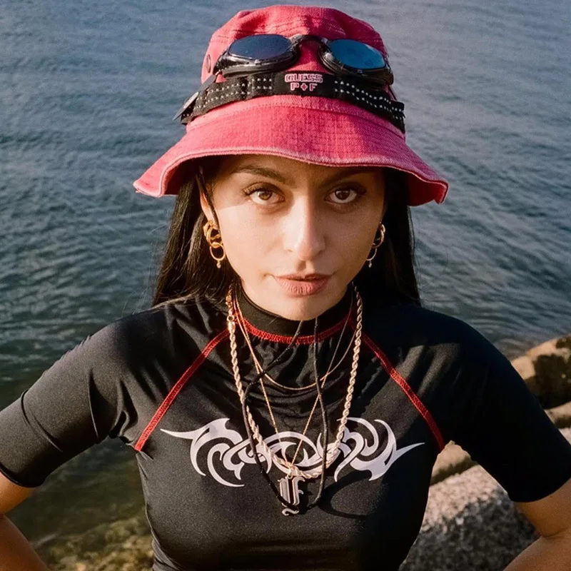 أسود طباعة مثير T قميص 2019 الصيف الشارع الشهير عارضة الجرافيك تيز المرأة موك الرقبة قصيرة الأكمام المحاصيل قمم