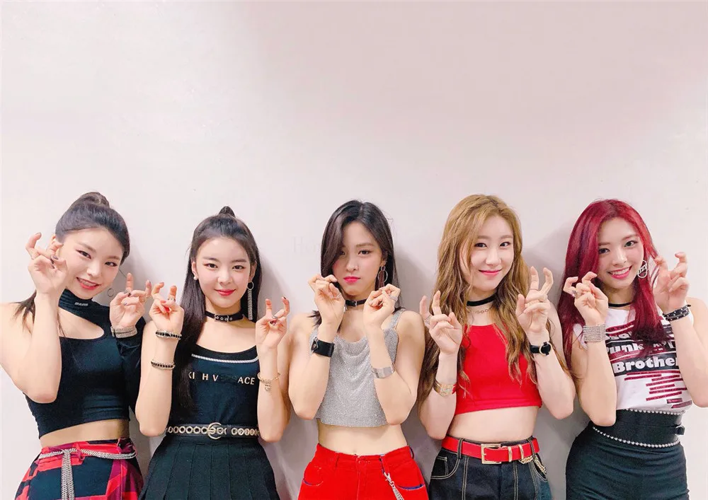 ITZY Kpop плакаты корейские певцы белая бумага с покрытием печатает четкое изображение украшения дома - Цвет: Армейский зеленый