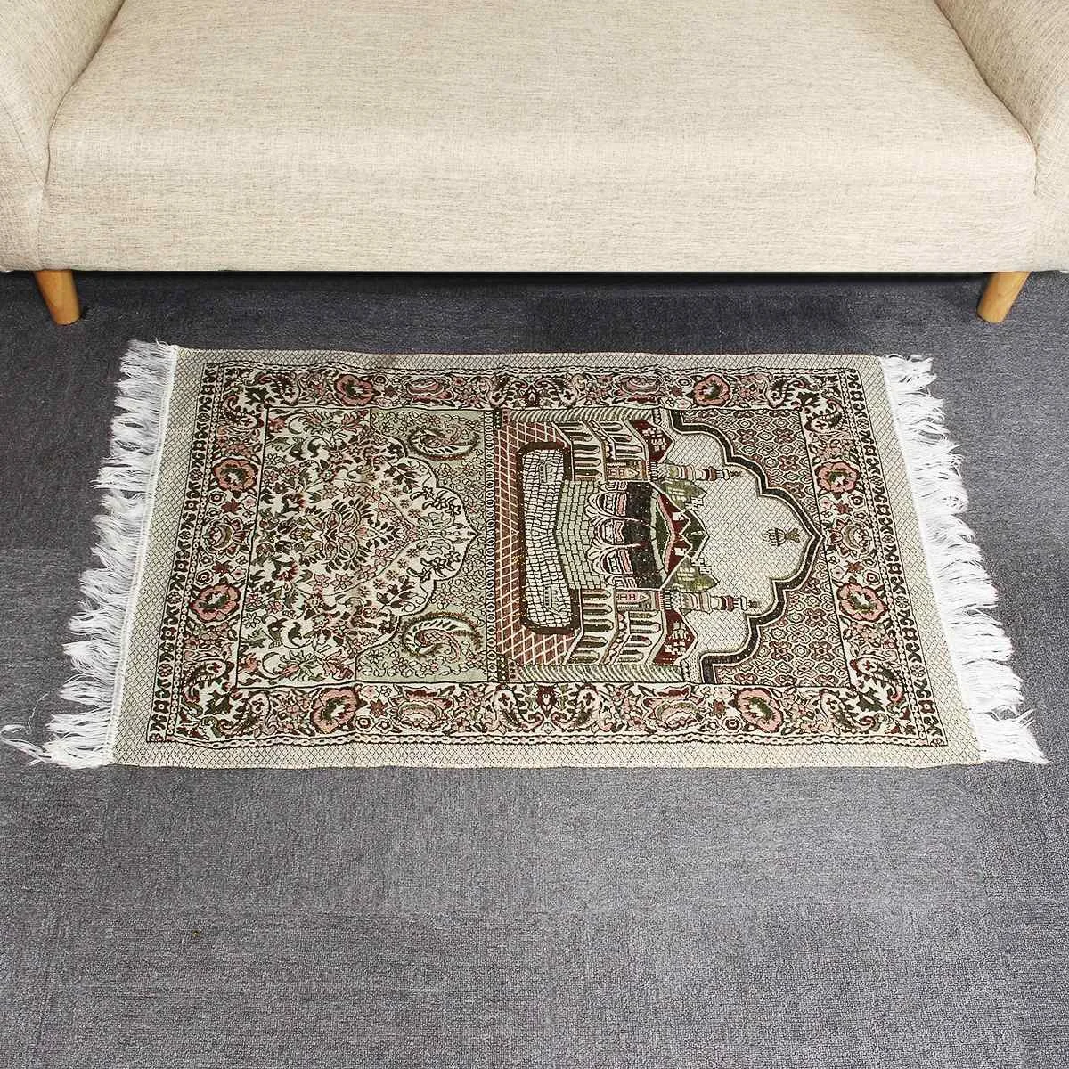 Молитвенный ковер для мусульман. Кисват уль-кааба. Покрывало в исламе. Исламские покрывала. Покрывало в исламе.