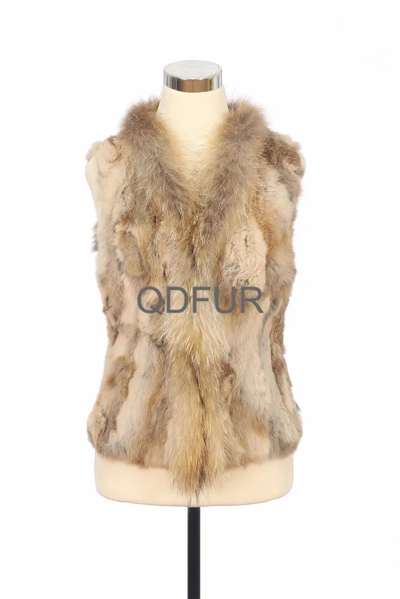 Fur vest for women on sale Women can wear mink coats, black hooded parkas with a fur trim, short black fur jackets, or even a white fur collar on a black coat. Fur coats are typically made of fox, rabbit, lynx, mink, muskrat, beaver, otter, sable, seals, cats, dogs, coyotes, chinchilla, and opossum.