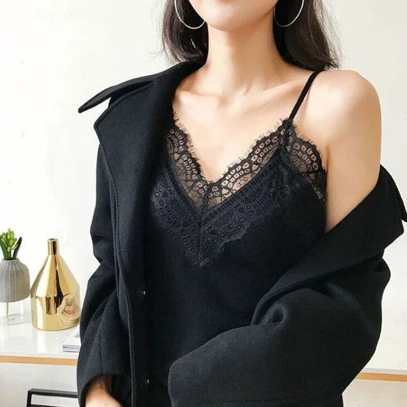 

La MaxPa Women Silk Patchwork Lace Camis Tops Female Sleeveless T-shirts Tees Tanks Tops with Adjustable Straps Girs k1952