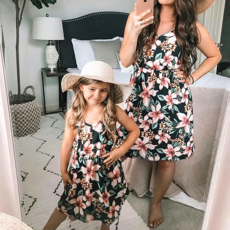 

Mom and Daughter Dress Sleeveless Patchwork Flower Mother Daughter Dresses Summer Family Look Mommy and me Clothes Matching