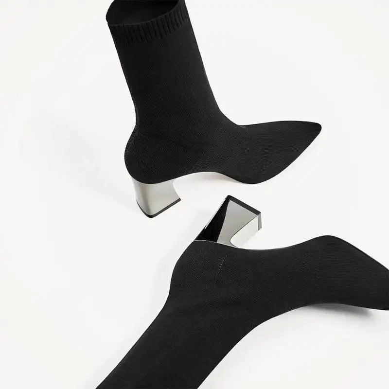 Женские ботинки; сезон осень-зима; облегающие ботинки с эластичным носком; женские ботильоны с острым носком на серебряном каблуке; женская обувь на квадратном каблуке