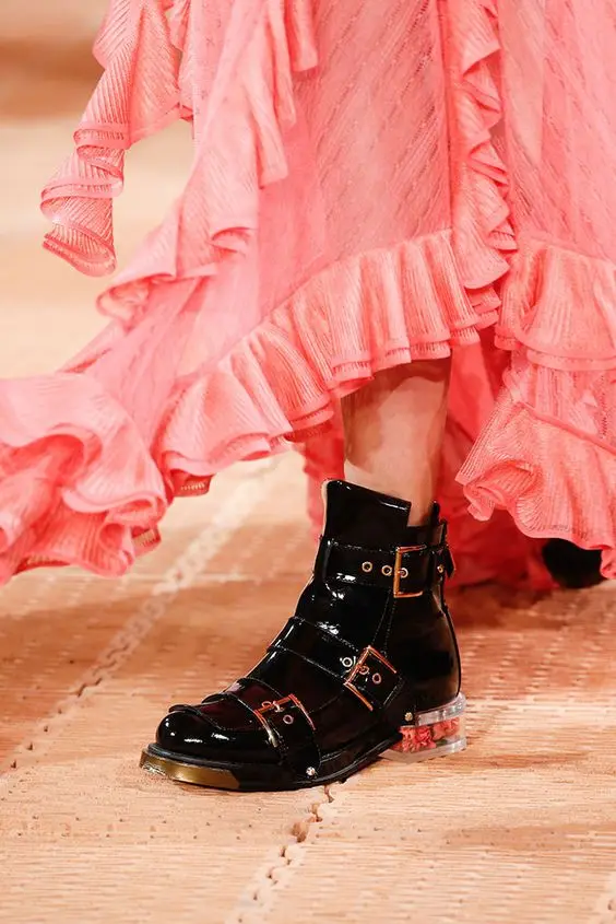 Последняя новинка; модные ботинки с тремя пряжками в итальянском стиле; рыцарские сапоги на квадратном каблуке с прозрачным цветком; черные кожаные женские повседневные ботильоны - Цвет: as  shown
