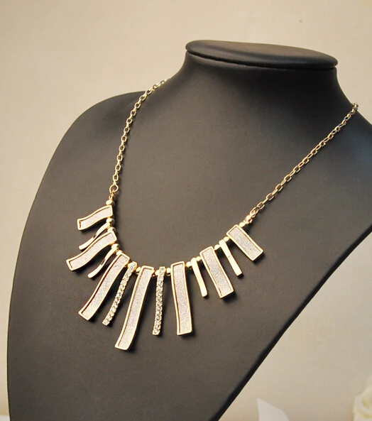 

New Trendy Crystal Necklace Women, Short Collarbone Choker Necklaces Rhinestone Initial Neckless Women Jewelry