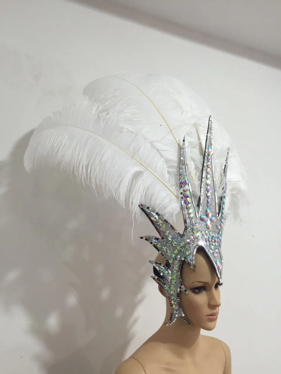 Lo speedtacolo di danza copricamo di piume di accessori di abbigliamento La FESTA La Maschera IL Festival