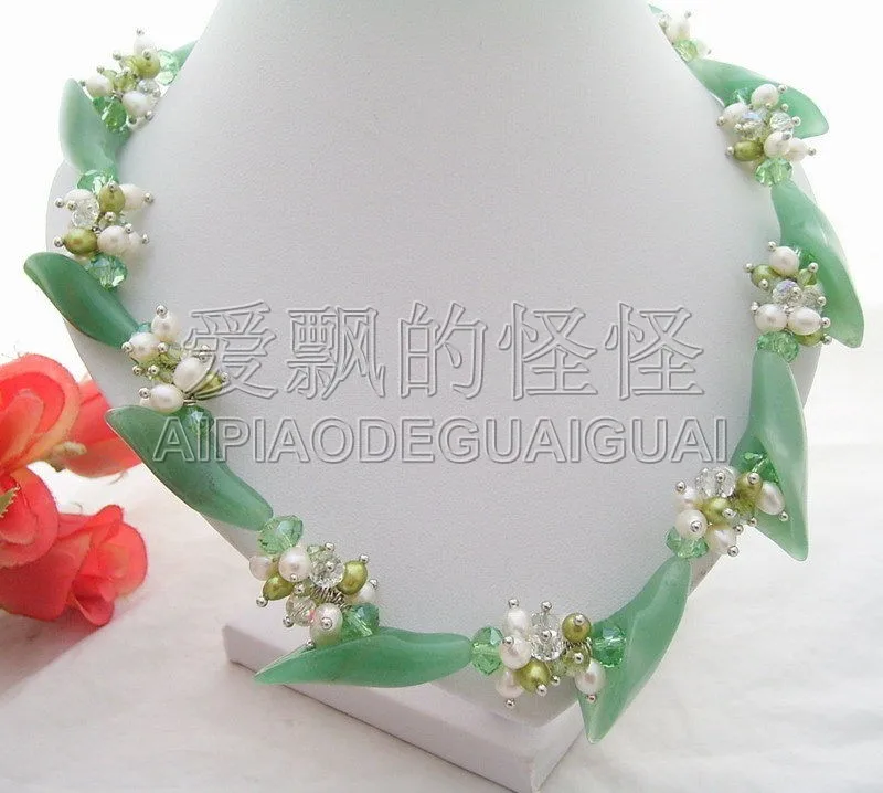 

N031504 18" White Rice Pearl Aventurine Flower Crystal Necklace