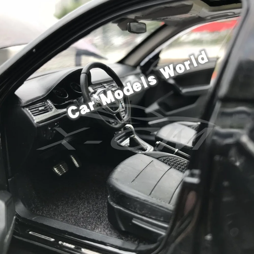Литая под давлением модель автомобиля для C-TREK C-Trek(черный) 1:18+ маленький подарок