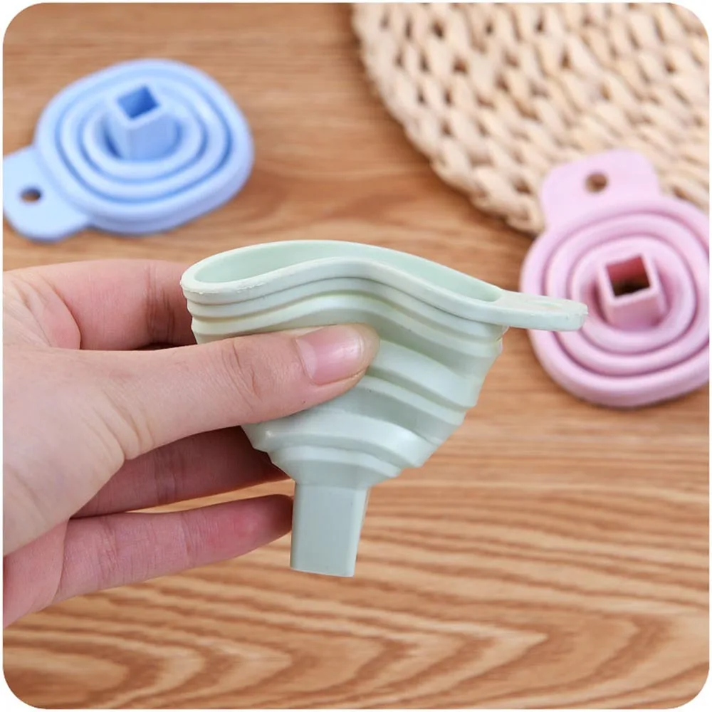 

3 pcs Random Color Mini Silicone Gel Foldable Collapsible Style Funnel Hopper Kitchen Cooking Tools for Wine Oil Liquid soap