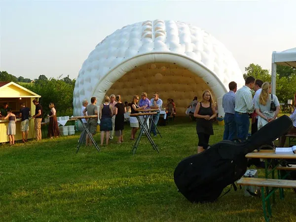 inflatable  tent  (1)