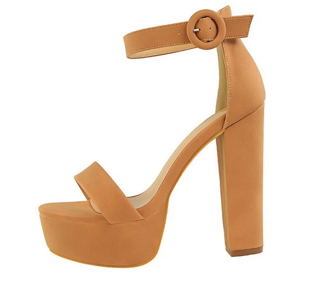 Vanessas 5-flower charm necklace – stylish stainless steel choker for women – high quality jewelry gift for parties Vanessas 5-flower charm necklace – stylish stainless steel choker for women – high quality jewelry gift for parties