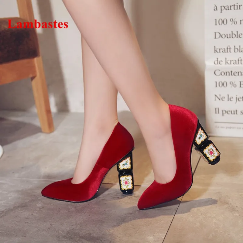 

2019 Spring Shoes Women Red Pointed Toe Ethnic Flower Print Strange Heel Women Pumps Retro Velvet Casual Wedding Pumps Mujer