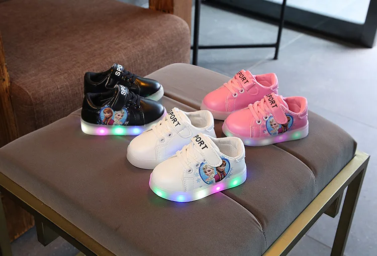 Мультяшная детская повседневная обувь для детей от 1 до 5 лет светящаяся спортивная обувь для маленьких мальчиков и девочек светодиодный свет кроссовки на плоской подошве