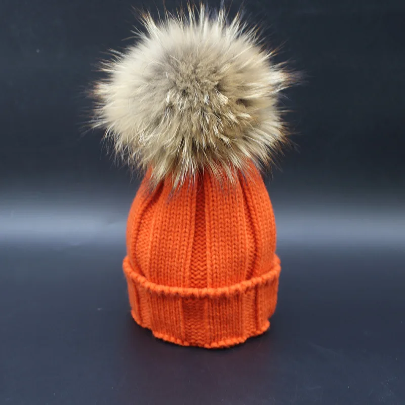 Новое поступление, вязаная шапка с натуральным мехом енота с натуральным мехом, вязаные шапки с помпонами для взрослых, разноцветные шапки для детей - Цвет: Orange S