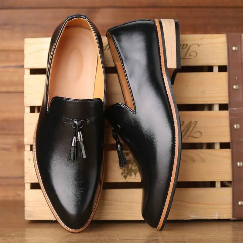 Для мужчин модельная обувь без застежки; для офиса свадебные туфли Для мужчин острый носок Мужские модельные туфли в итальянском стиле; комплект из Стиль деловые, вечерние туфли A21-45