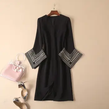 

The new summer 2020 V is gotten cultivate one's morality show thin sleeve dress embroidery horn