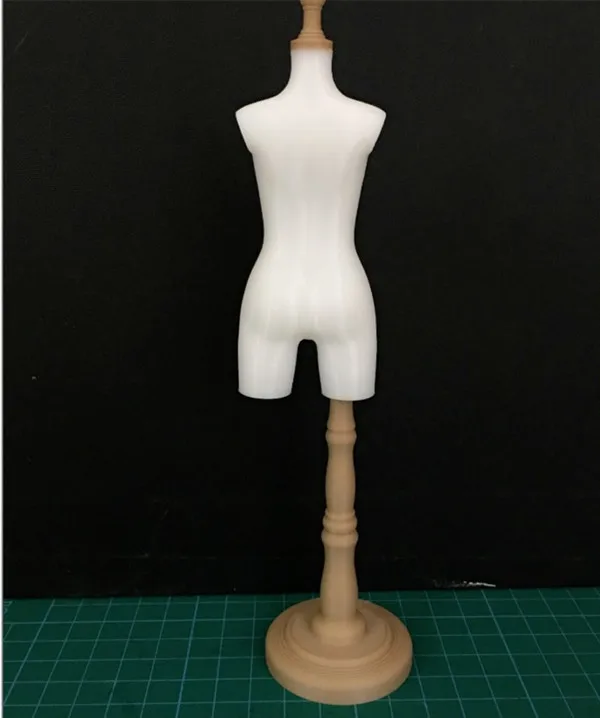 azone_xs clothes stand boy back
