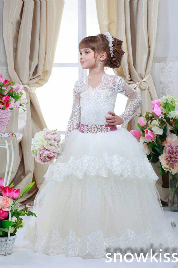 elegant V-neck sheer lace long sleeves flower girl dress holy first communion dresses tiered ball gown white wedding gowns цена elegant V-neck sheer lace long sleeves flower girl dress holy first communion dresses tiered ball gown white wedding gowns цены онлайн