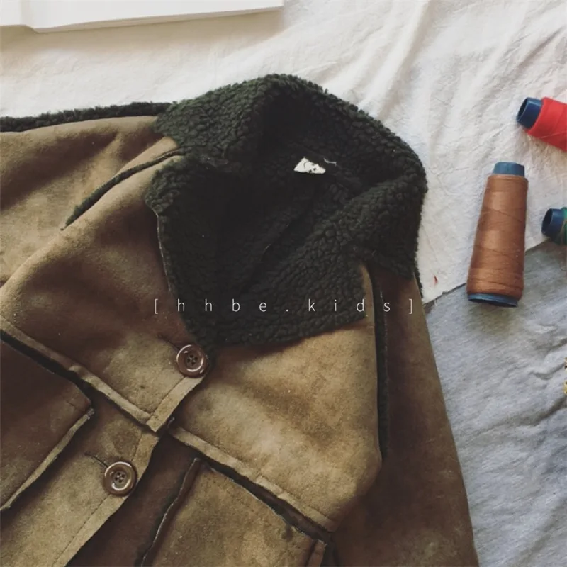 Бархатные куртки для маленьких девочек пальто болотного цвета из овечьей шерсти г. осень-зима, Корейская версия, новые замшевые куртки с лацканами для девочек