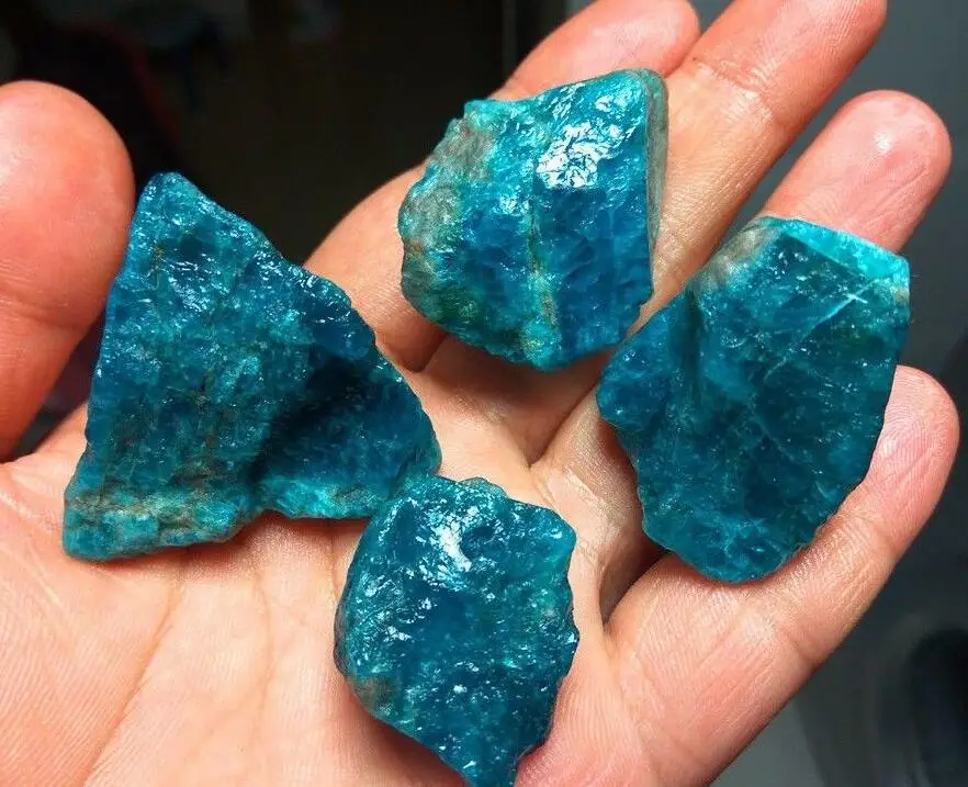 110gNatural-Beautiful-Blue-Apatite-Crystal-Stone-Natural-Rough-Mineral-Specimen