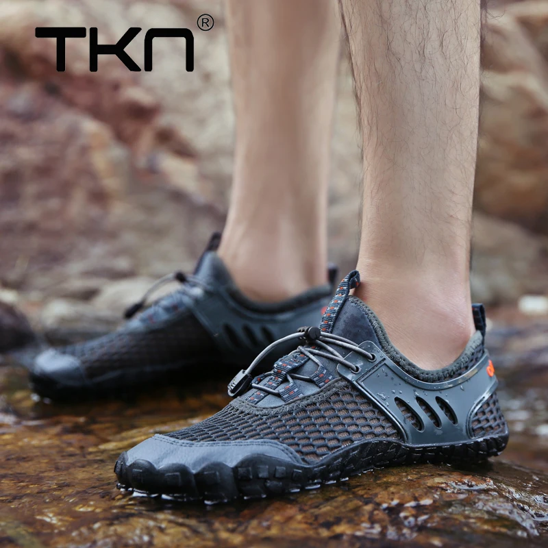 TKN 2019 حذاء للسير مسافات طويلة الرجال للماء الهواء شبكة تنفس مكافحة زلق ضوء أحذية ماء في الهواء الطلق رياضية رجل كبير حجم 1819