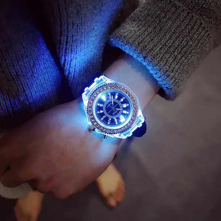 Силиконовые светодио дный светодиодные светящиеся Модные женские уличные часы для женщин для мужчин красочные спортивные наручные часы