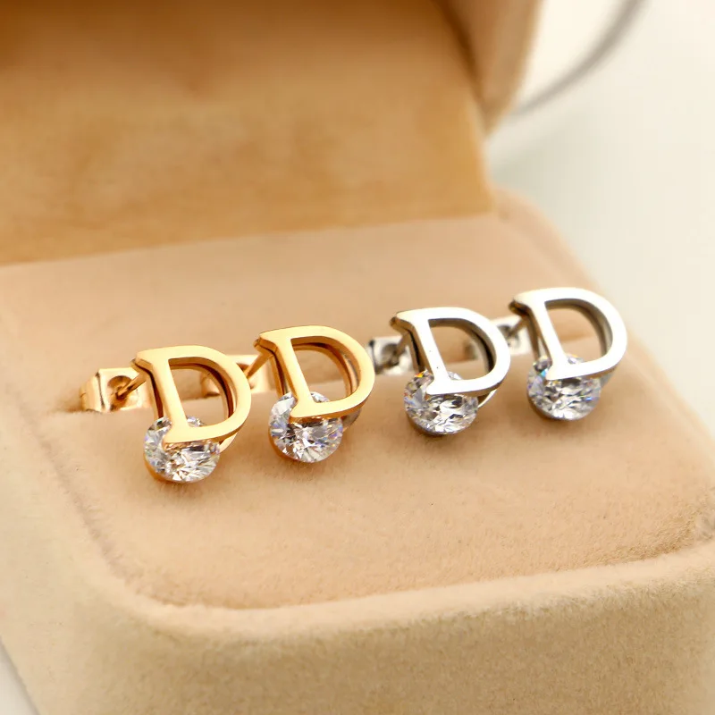 

Fashion jewelry accessories, flash D letter clip zircon ear studs, titanium steel anti-allergy earring wholesale