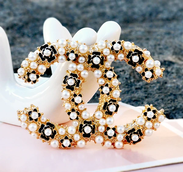 CHANEL CC Brooch in Gilded Metal set with Pearls at 1stDibs