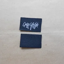 1000 шт./упак. лэйбл вышитая одежда ярлыки для обслуживания на заказ частный бренд моющиеся тканевые этикетки одежда напечатанный логотип