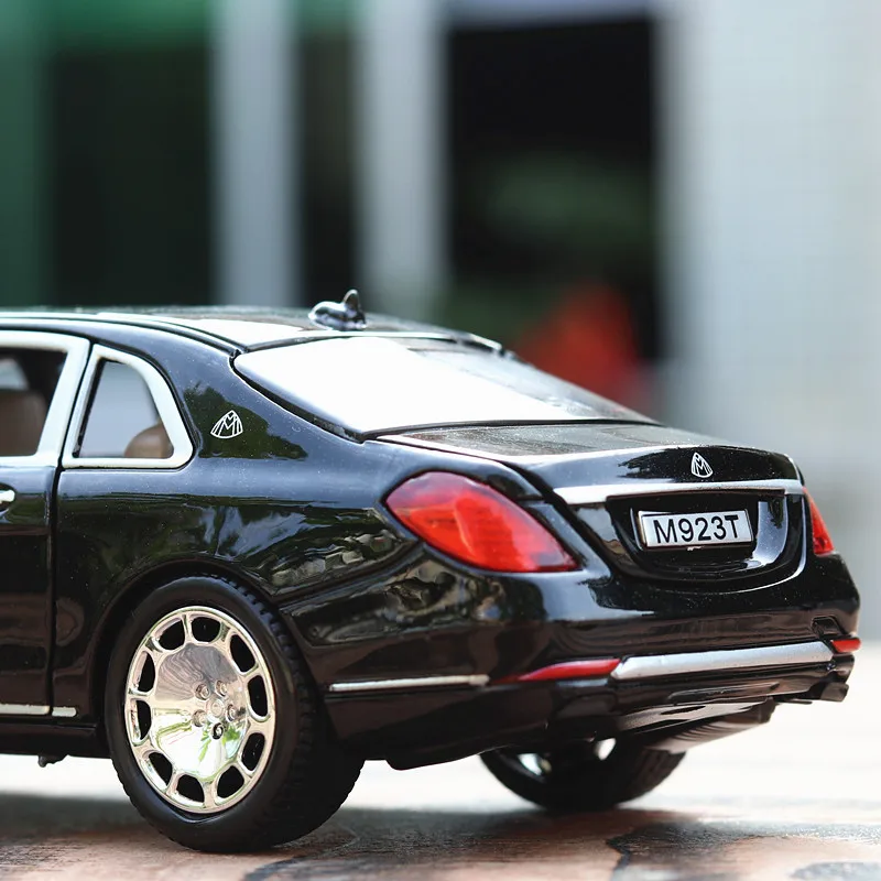 1:24 декаст модель автомобиля Maybach Benz s600 Длинная модель автомобиля звук и свет оттяните назад модель машины украшения-игрушка автомобиль подарок