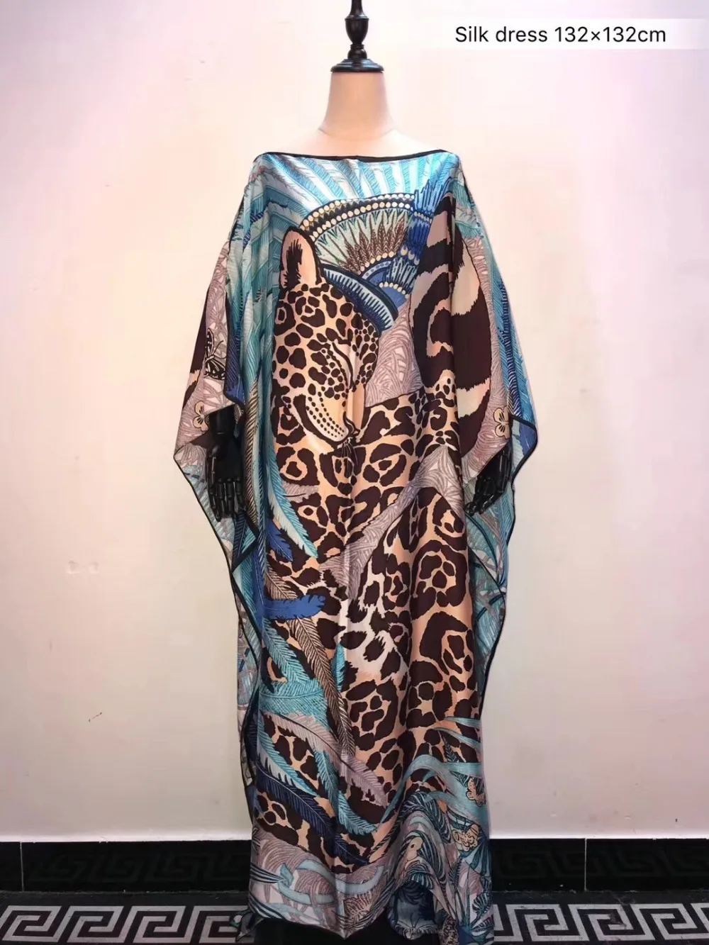 

2019 New Fashion Modern Kaftan Silk dress Size Size 132 cm X 132 cm Italian Kaftan silk women dress African dresses for women