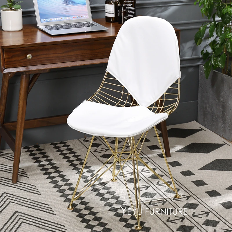 Современный дизайн золотой белый черный цвет металла Провода стул, модное популярное Лофт стиль дизайн двойного Pad стали обеденный Провода стул 2 шт