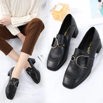 

2019 spring new square head single shoes female wild retro belt buckle lazy shoes college wind women's shoes.