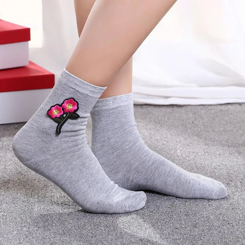 [WPLOIKJD] Harajuku Японии художественная вышивка цветы Творческий Забавные Женские носочки милые носки чулочно-носочные изделия женский Calcetines Mujer
