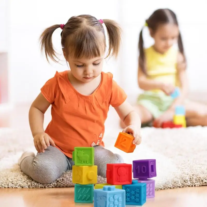 Tumama 12 шт./компл. Детские хватать игрушки строительные блоки 3D сенсорный экран руки и пушистыми помпонами для малышей массажные с резиновым покрытием Прорезыватели для зубов резиновые игрушки для ванной мяч надувные игрушки - Цвет: A