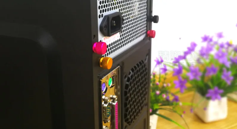 DIY炫酷彩色机箱手拧螺丝2