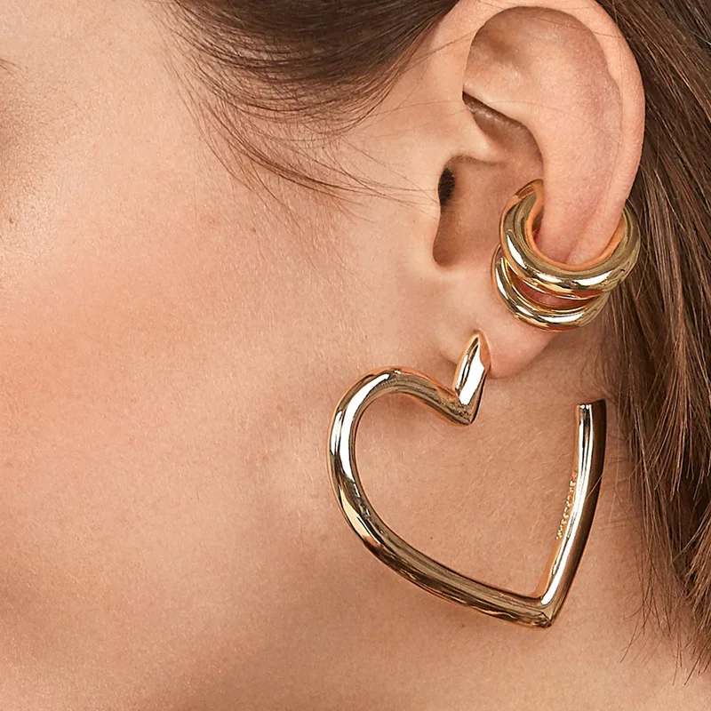 

wing yuk tak Gold Color Heart Stud Earrings For Women Fashion Statement Earrings Punk Jewelry