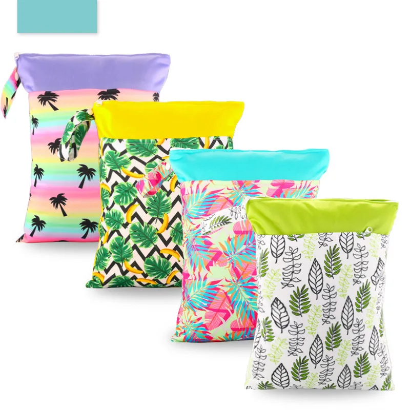 

Reusable waterproof fashion print wet wipes diaper bag double pocket fabric portable wet bag 30 * 40CM