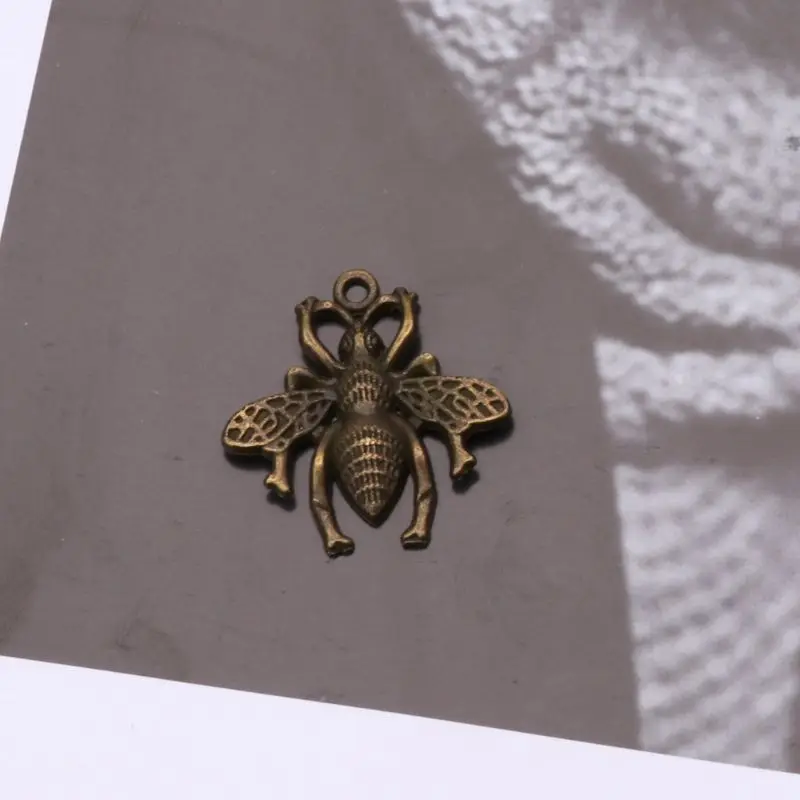 

Bee Collection Honeybee Charm Pendants Jewelry Finding For DIY Necklace Bracelet Jewelry Making 2019 Gifts