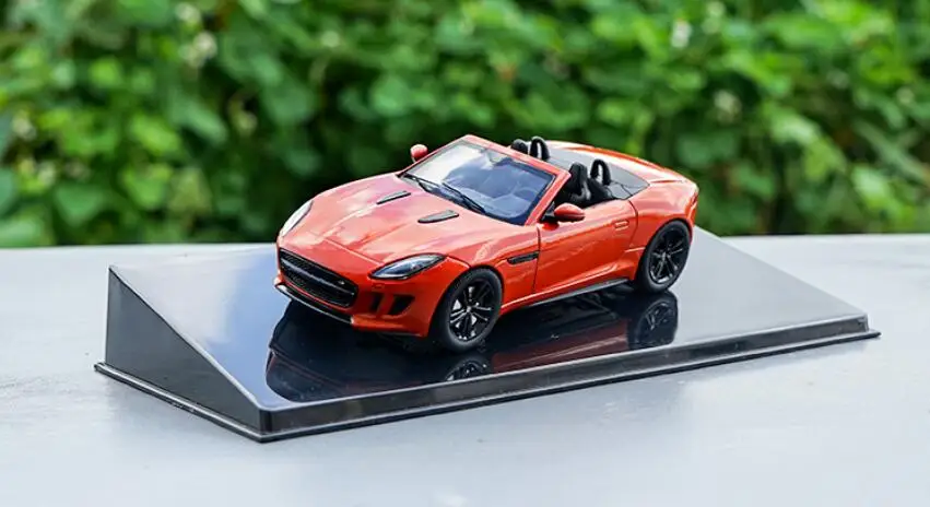 

1:43 original F-Typ V8 S open-top alloy car model